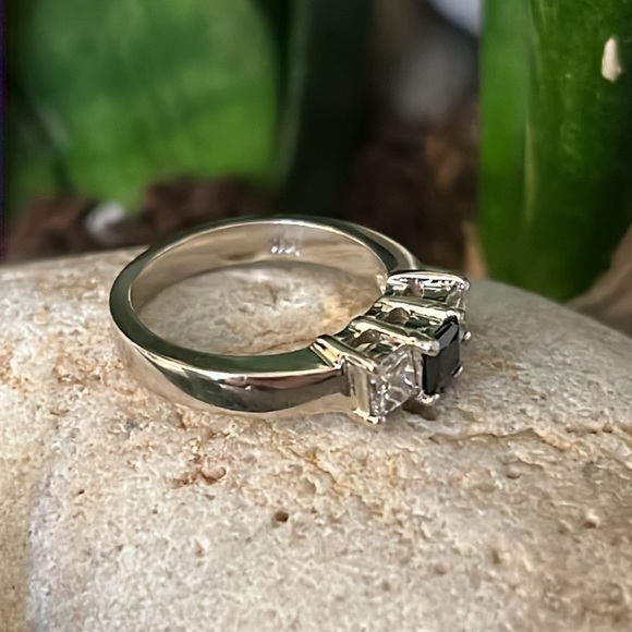 14k gold diamond and sapphire ring - Picture 8 of 12